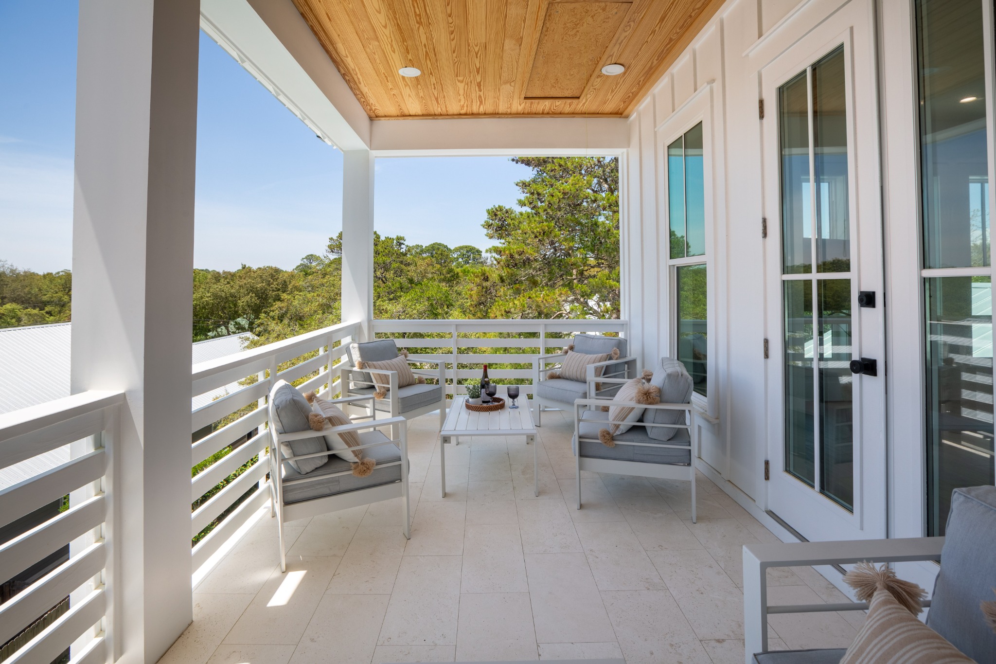 Upstairs porch with seating