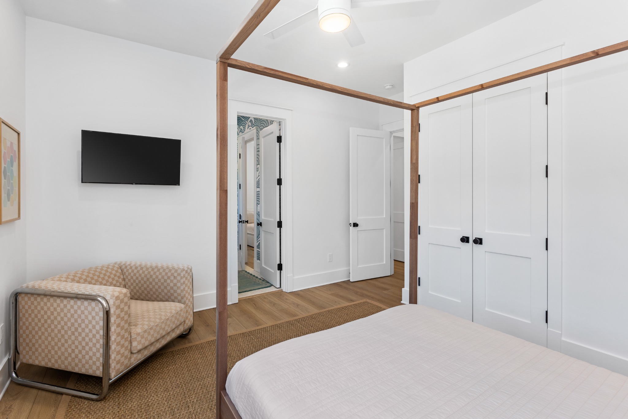 Canopy bedroom from the doorway