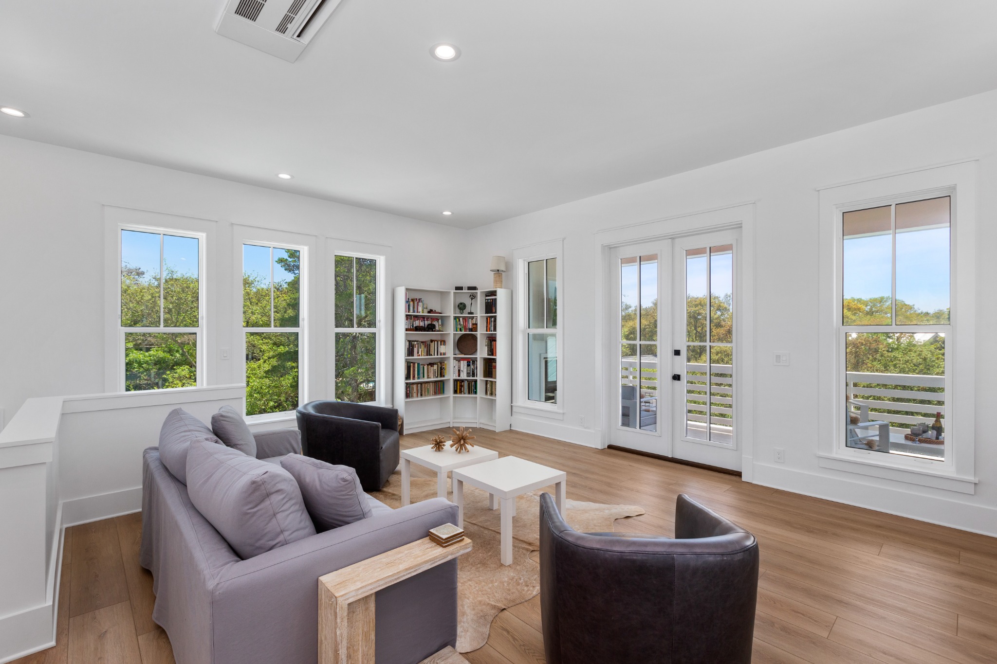 Sitting area with armchairs