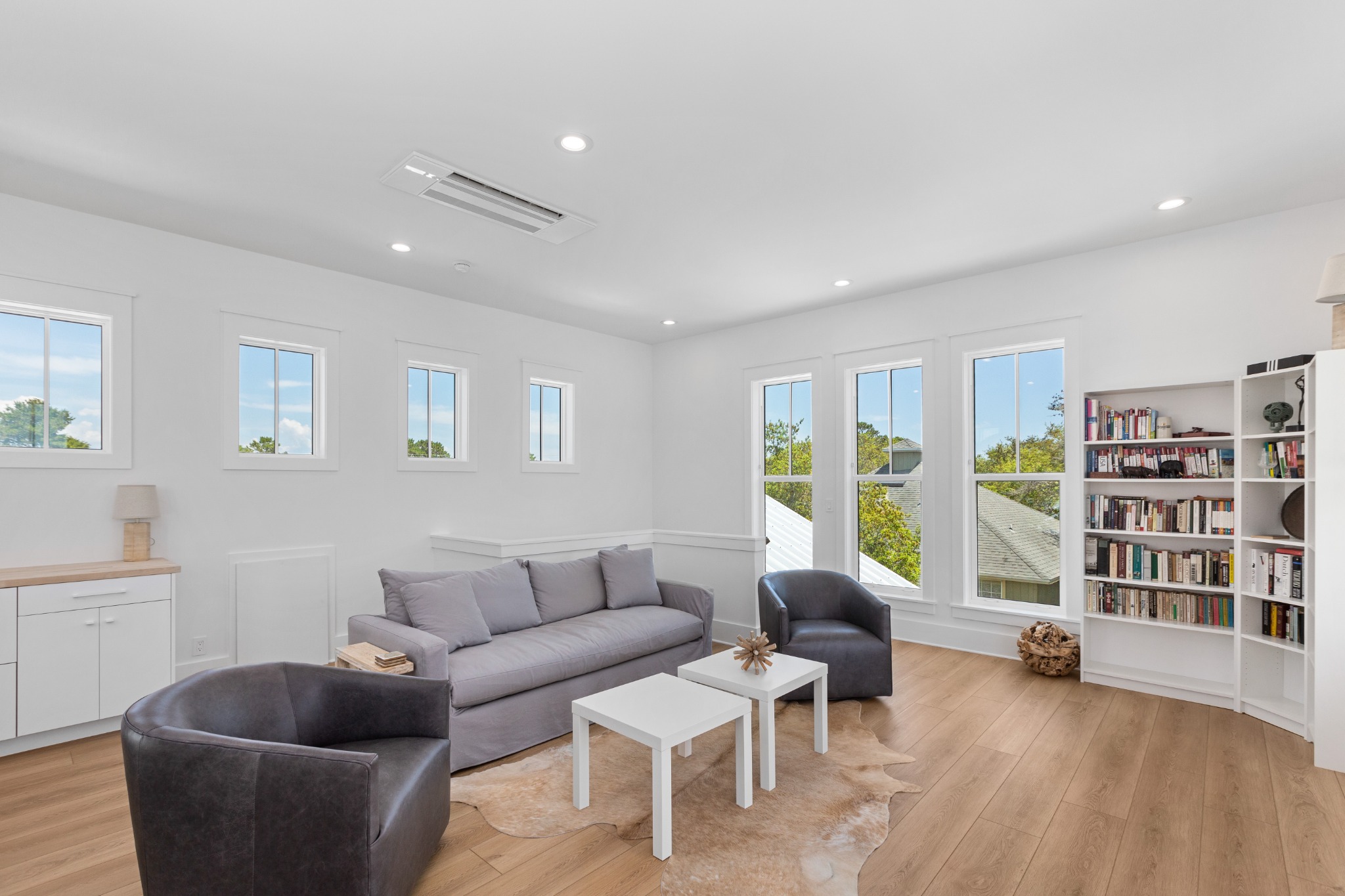 Lounge with TV and view to balcony